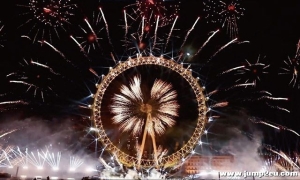伦敦史上最大规模跨年烟花秀 新年大游行中国舞龙舞狮受欢迎